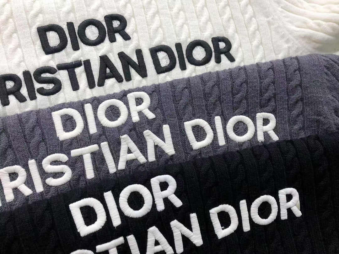 D - SWEATER