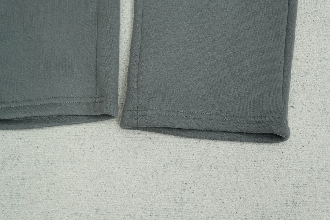 B - SWEATPANTS