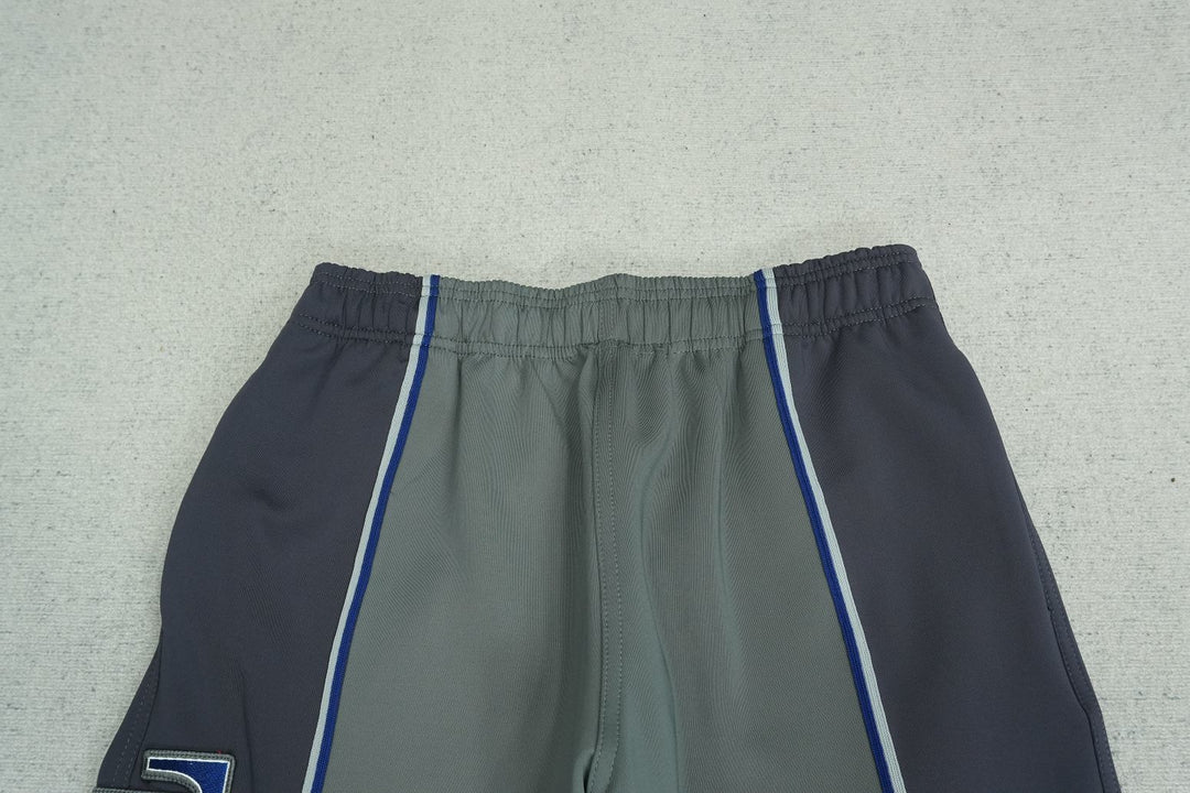 D - SWEATPANTS