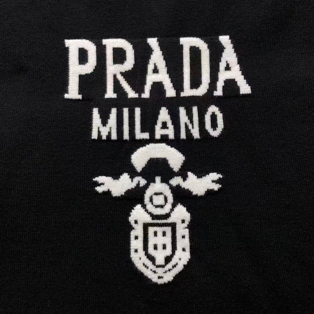 P - SWEATER