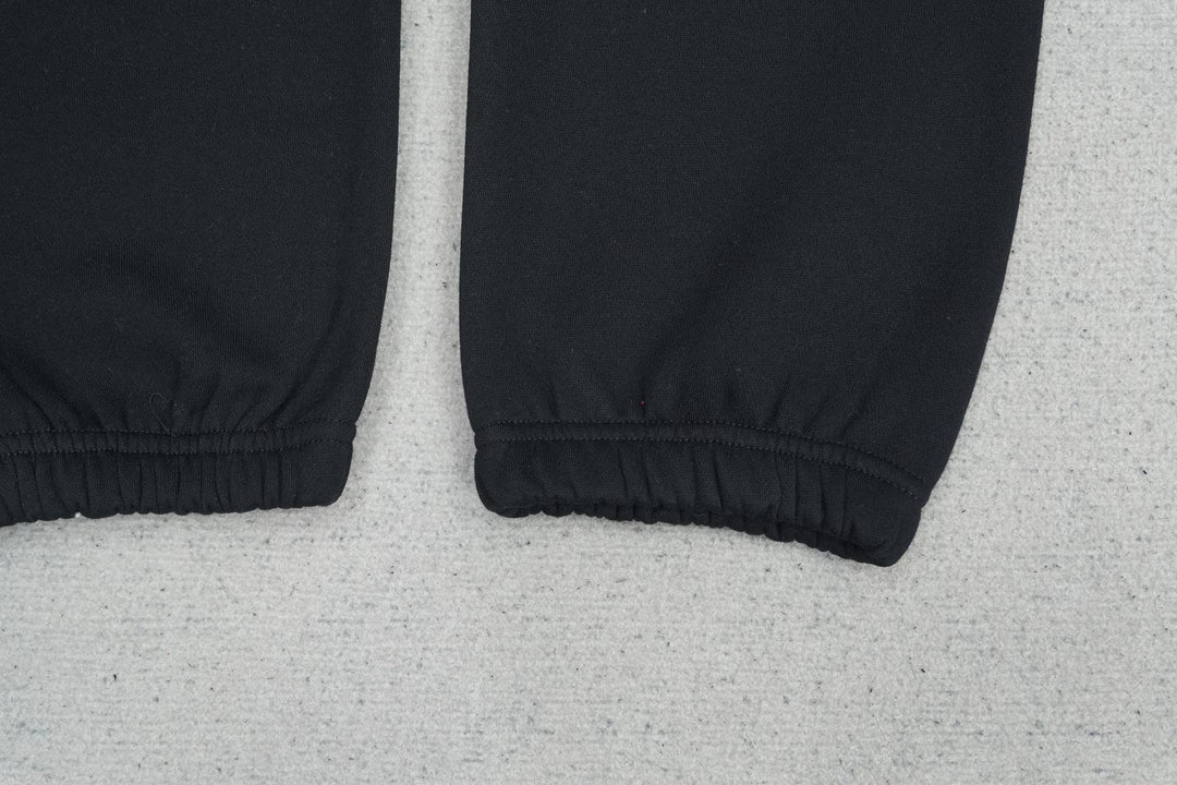 F - SWEATPANTS