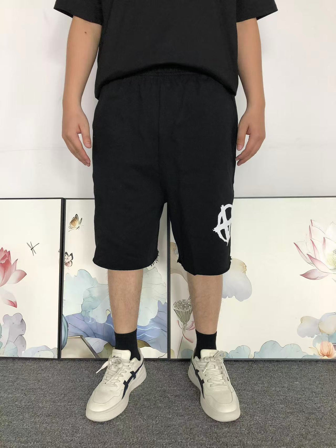 V - SHORTS