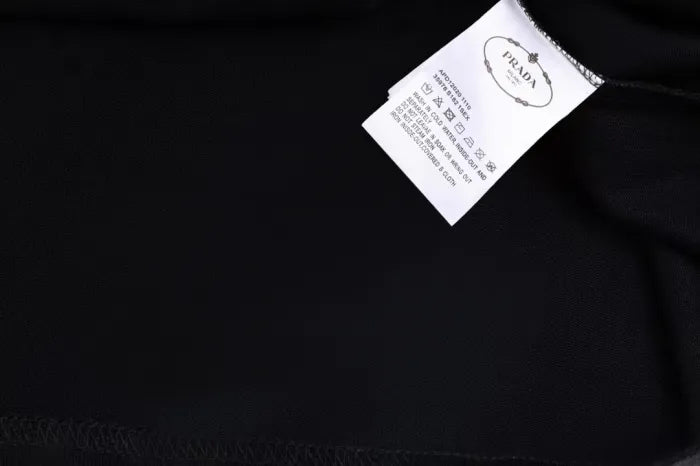 P - SWEATER