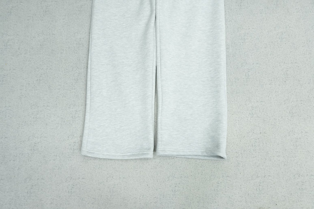 B - SWEATPANTS