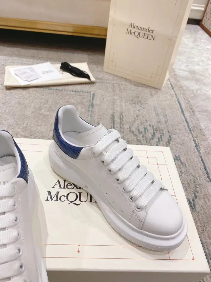 A - SNEAKERS