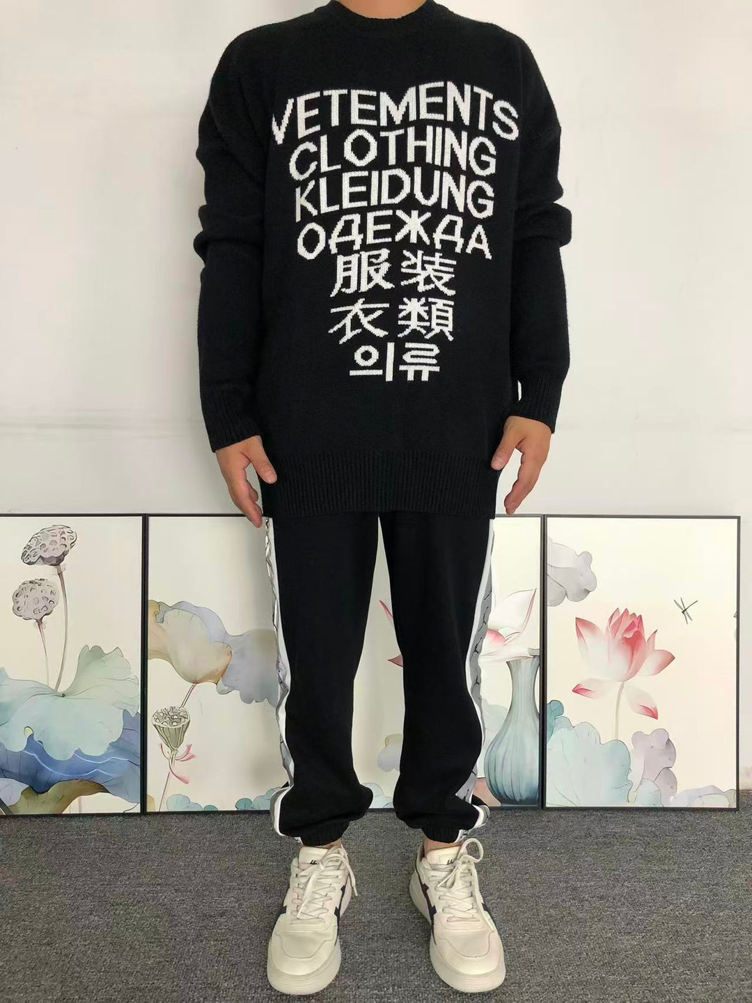 V - SWEATER