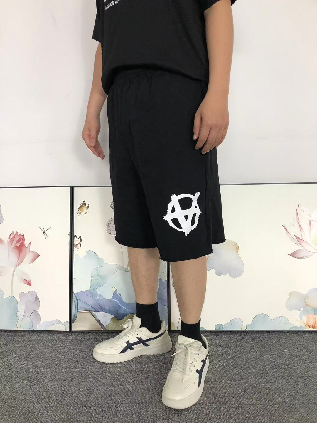 V - SHORTS