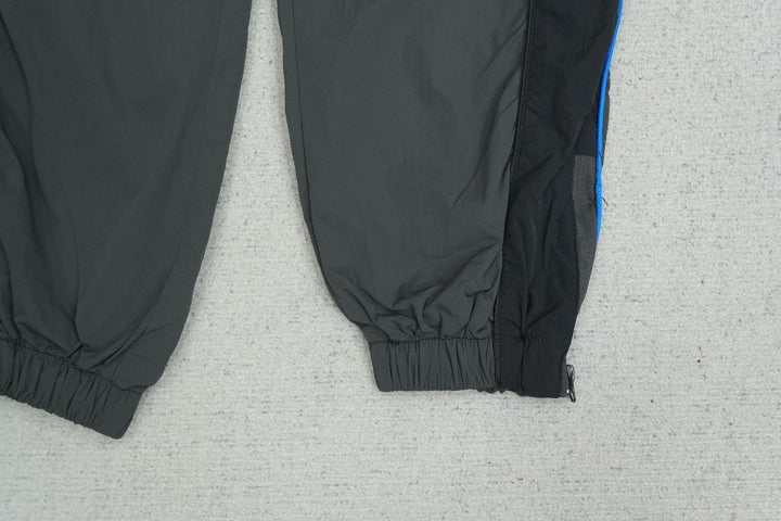 S - SWEATPANTS