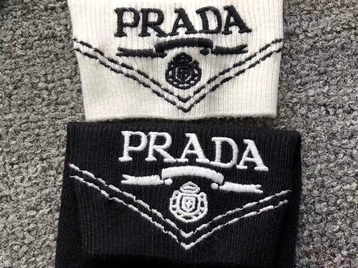 P - SWEATER