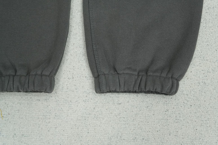 S - SWEATPANTS